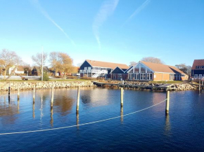  Klintholm Marina Park Cabins  Борре